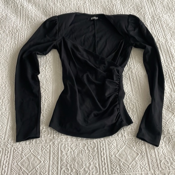 Reformation size XS padded shoulder top - Picture 3 of 4